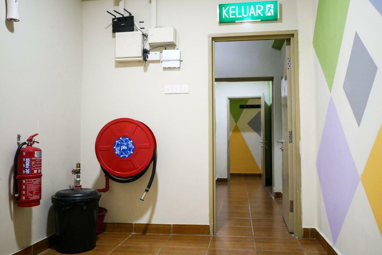 Hotel 126 Sepang Bagian luar foto