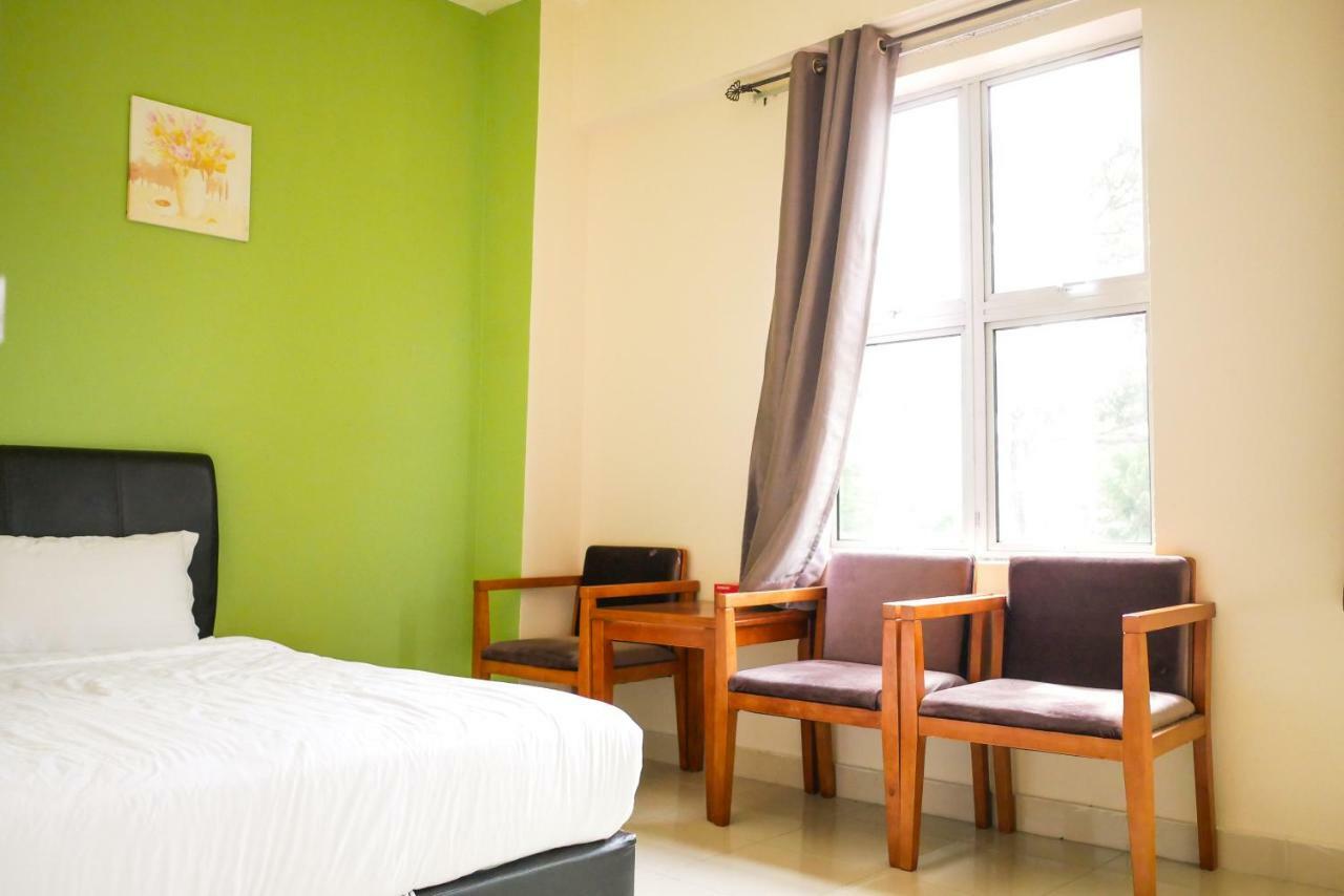 Hotel 126 Sepang Bagian luar foto
